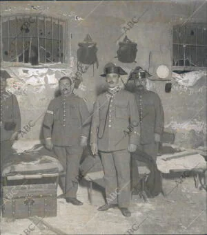 Destrozos Hechos por las Bombas Colocadas en dos Ventanas de las Antiguas...