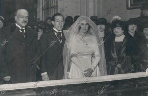 Boda de la Señorita María de las Mercedes Lorenzalez con D. Enrique Fe,...