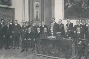 Asamblea de la grandeza de España, Celebrada bajo la presidencia del Decano,...