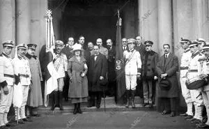 La nueva Bandera, con los Padrinos, Autoridades y Junta, después de la solemne...