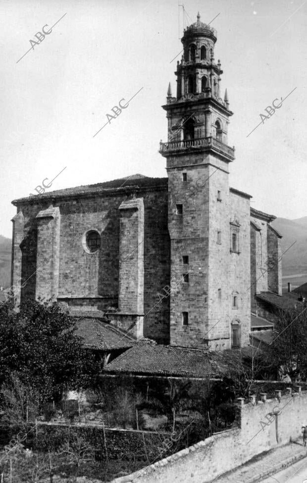 Iglesia parroquial del pueblo Elorrio (Vizcaya)