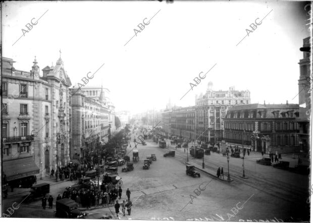 (CA.) Una vista de la calle de Alcalá en los años 20