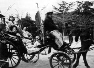 Paseo en un coche de caballos por las calles de Madrid