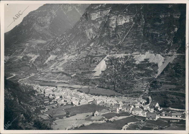 Vista del pueblo de Canfranc