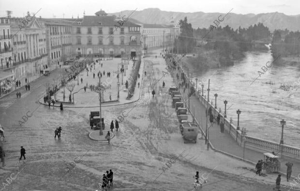 Vista del Paseo de la Glorieta y Ayuntamiento