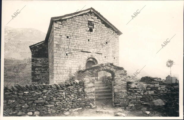 Cementerio de Capdella (Lérida), en la entrada de dicha población