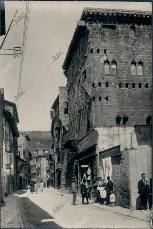 Vista de la torre Lucea, en la calle mayor de Zarauz