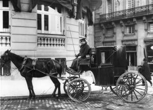 Coche de punto tirado por caballos