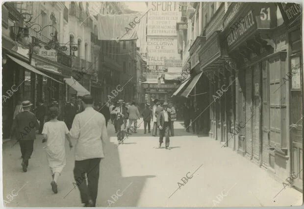La calle de Las Sierpes a principios de los años 20