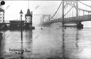 El Rio inundado el nuevo puente de Colonia