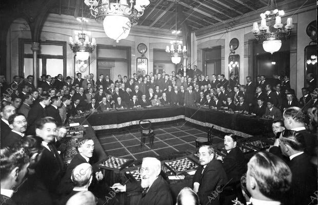 Aspecto del salón del Círculo Ecuestre donde jugó Capablanca 31 partidas...