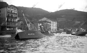 Estado del vapor Amike tras naufragar en el Puerto de Pasajes