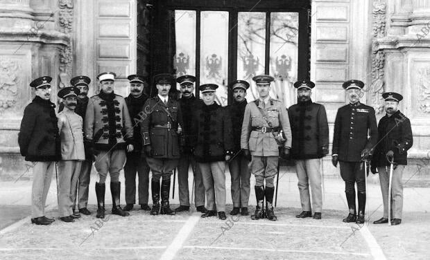 La misión militar Inglesa que ha Visitado recientemente el alcázar Foto -...