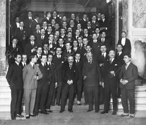 El nuevo director de la escuela de Arquitectura, D. Vicente Lampérez (1), con el...