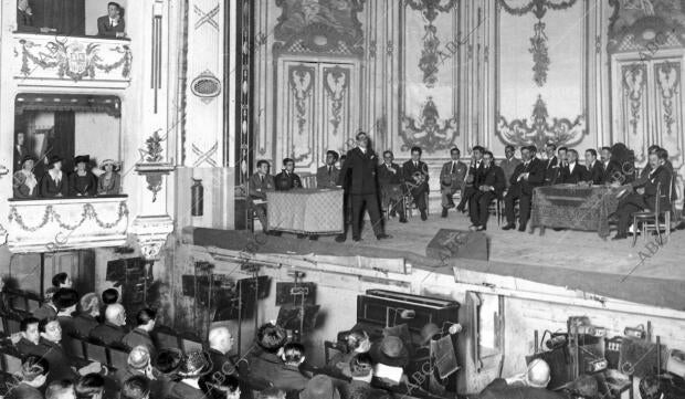 En el teatro de la Zarzuela mitin organizado por la Confederacion de Estudiantes...