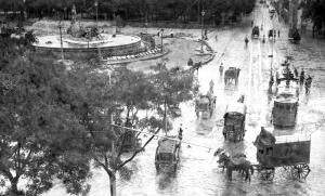 Aspecto de la plaza de Canovas del Castillo, que se Inundo A consecuencia de la...