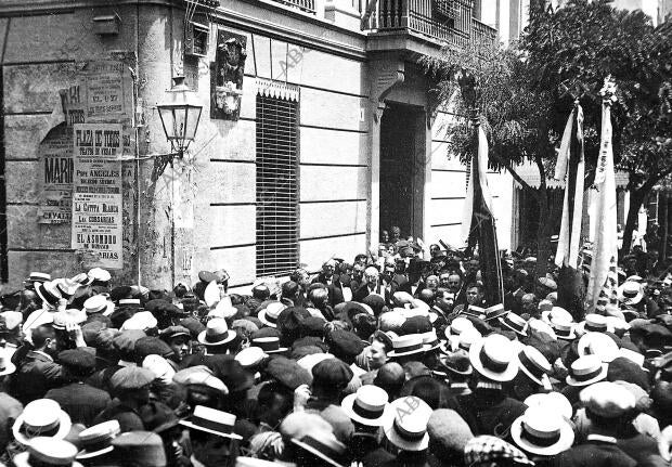 Descubrimiento de la lápida que Da A una calle de la capital el nombre de don...