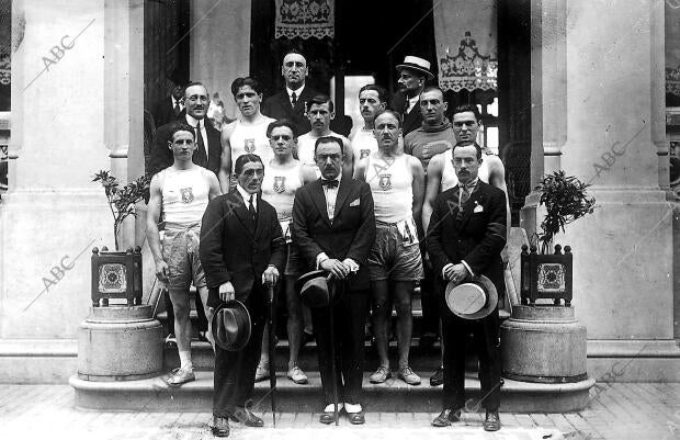 Equipo de la Societe Generale de Paris, ganador de la copa de S.M. el Rey de...