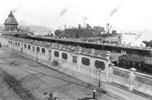 El transatlántico Americano "Siboney" en el puerto de Santander Momentos antes...