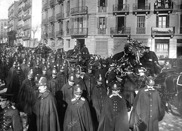 Una manifestación de duelo entierro de los cuatro Guardias Muertos en los...