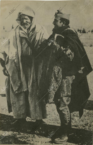 El comandante de la Legión Francisco Franco acompañado del Hach Abd el Kader