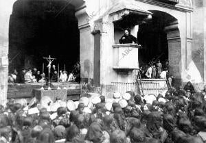 El patio de los Naranjos durante el Sermon de la Doctrina, que Todos los Años se...