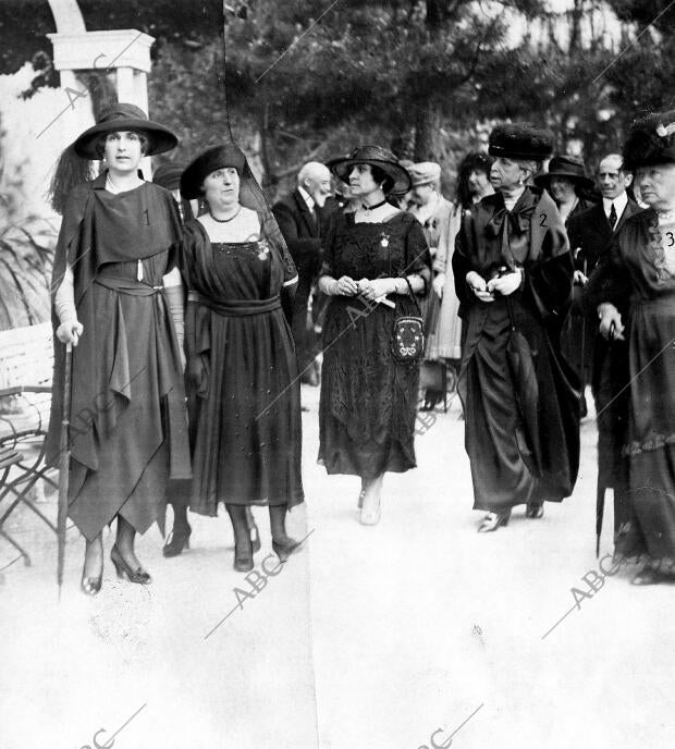 Ss. Mm. las Reinas doña Victoria (I) y doña María Cristina (2) y S. A