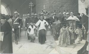 En la imagen, traslado de la reliquia de San Fernando a la catedral