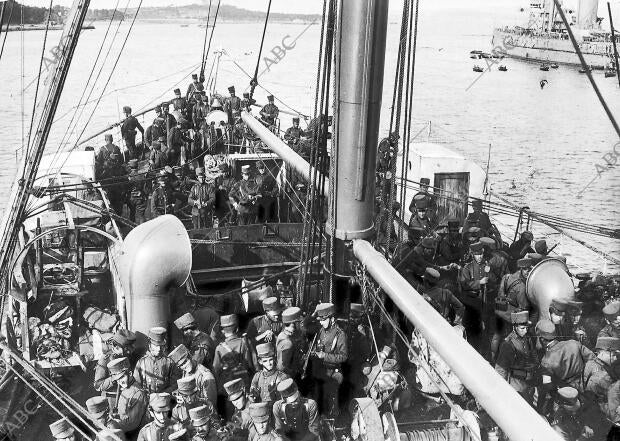 Embarco de Tropas el Batallon de Cantabria, A bordo del Vapor "Andalucia", que...