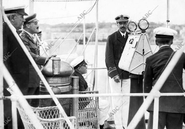 A bordo de la Corbeta "Nautilus" el comandante del Buque, D. Manuel Mendivil...