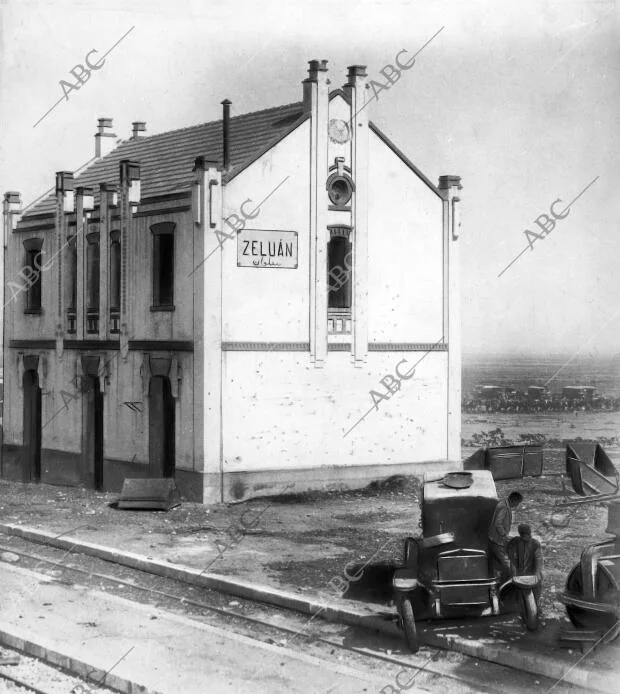 Edificio de la estación del ferrocarril en Cuyas Inmediaciones Encontraron...