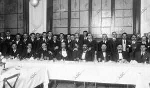 Banquete organizado por el ateneo en honor de D. Joaquin Hazañas (X), para...