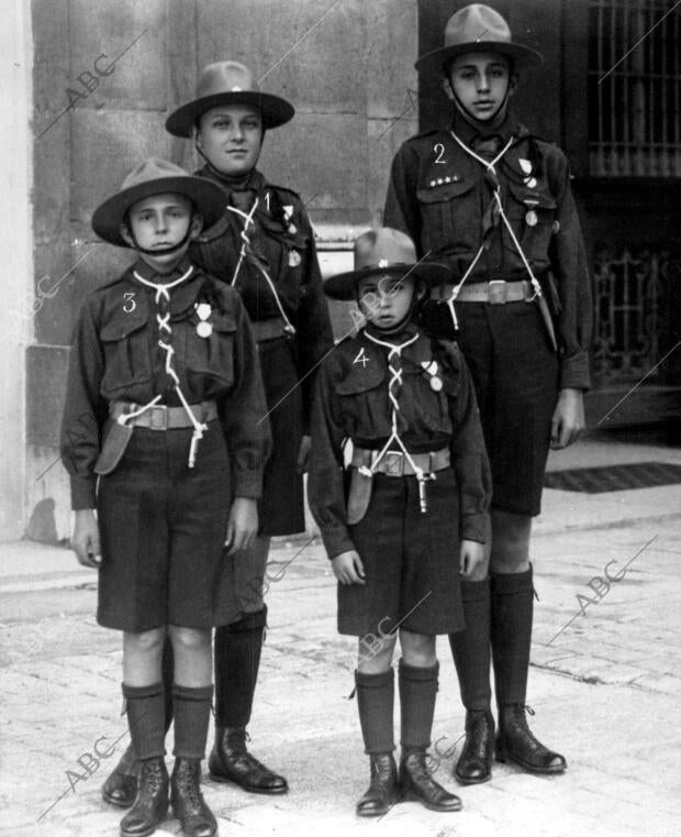 Los Infantes D. Juan, D. Gonzalo, D. Alfonso y Don Jaime de Borbón Battenberg,... Archivo ABC