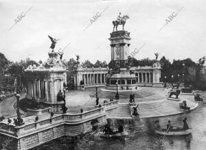 Imagen Retocada con el proyecto del monumento A Alfonso Xii Inaugurado el 6 de...