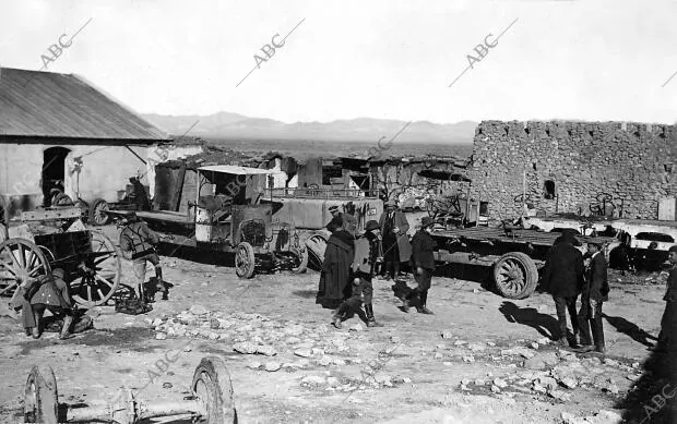 Melilla Ocupacion de dar Drius - interior de la Posicion con los Camiones que...