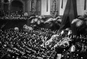 Exposición del cadáver del ministro de Negocios Extranjero, Sr. Rathenau, en el...