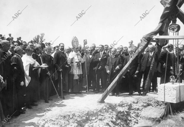 Bendición y colocación de la primera piedra del edificio destinado A cárcel de...