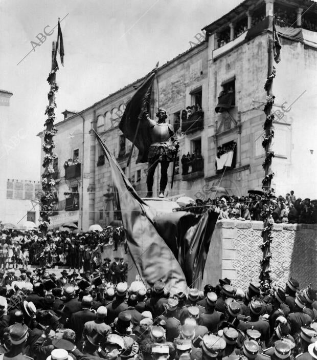 Aspecto de la plaza de san Martin al descubrirse el monumento al comunero Juan...