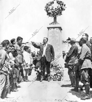 El ilustre periodista D. cándido Lobera (X), director De "el telegrama del Rif",...