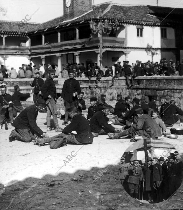 Los Soldados del regimiento del Rey Comiendo el rancho en la plaza del Pueblo,...