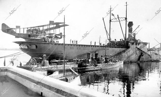 La plataforma de proa está reservada para el globo cautivo