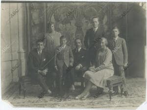 De izquierda a derecha, los Infantes Don Jaime, Doña Beatriz y Don Gonzalo