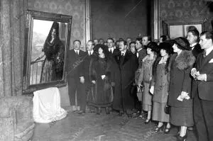 El director de Bellas Artes, Sr. Weyler (1), Inaugurando la exposición de...