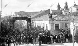 Entusiasta manifestación Tributada al Sr. Chapaprieta A su Llegada A Torrevieja,...