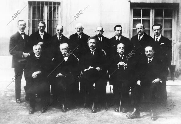 El rector, Rodríguez Carracido, a la izquierda, y el decano, Octavio de Toledo a...