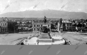 Plaza del zar libertador en la cual Está el edificio del Parlamento, donde...