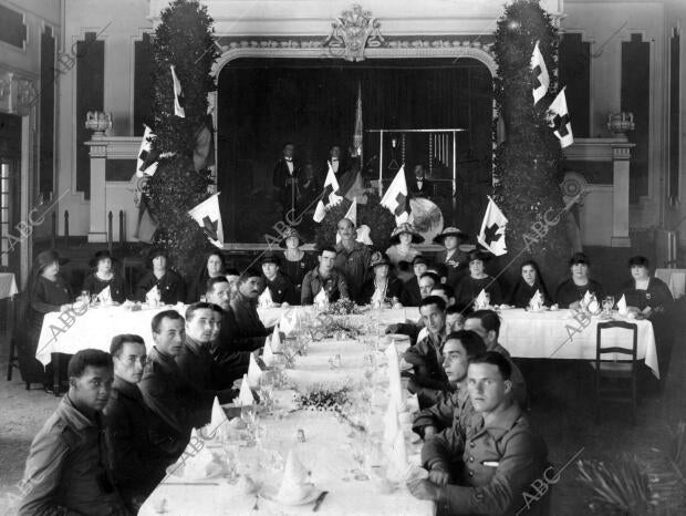 Banquete con que las Damas de la cruz Roja Obsequiaron A los Soldados del tercio...