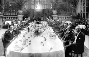 Concurrentes A la comida íntima con que los Amigos de D. Rafael Sánchez Guerra...