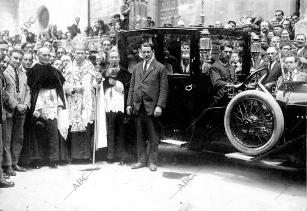 El cardenal Benlloch en la bendición de los Automóviles Celebrada con motivo de...