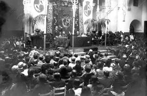 El obrero Tipógrafo, Sr. Santander (X), Pronunciando un discurso en el acto...